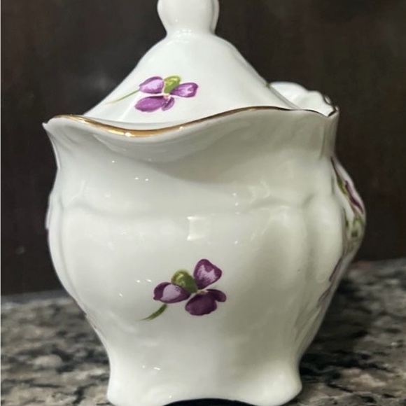 Elegant Floral Porcelain Sugar Bowl with Lid - Picture 2 of 5